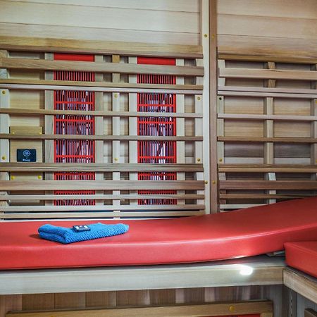 Nice Home In Heinkenszand With Sauna Екстериор снимка