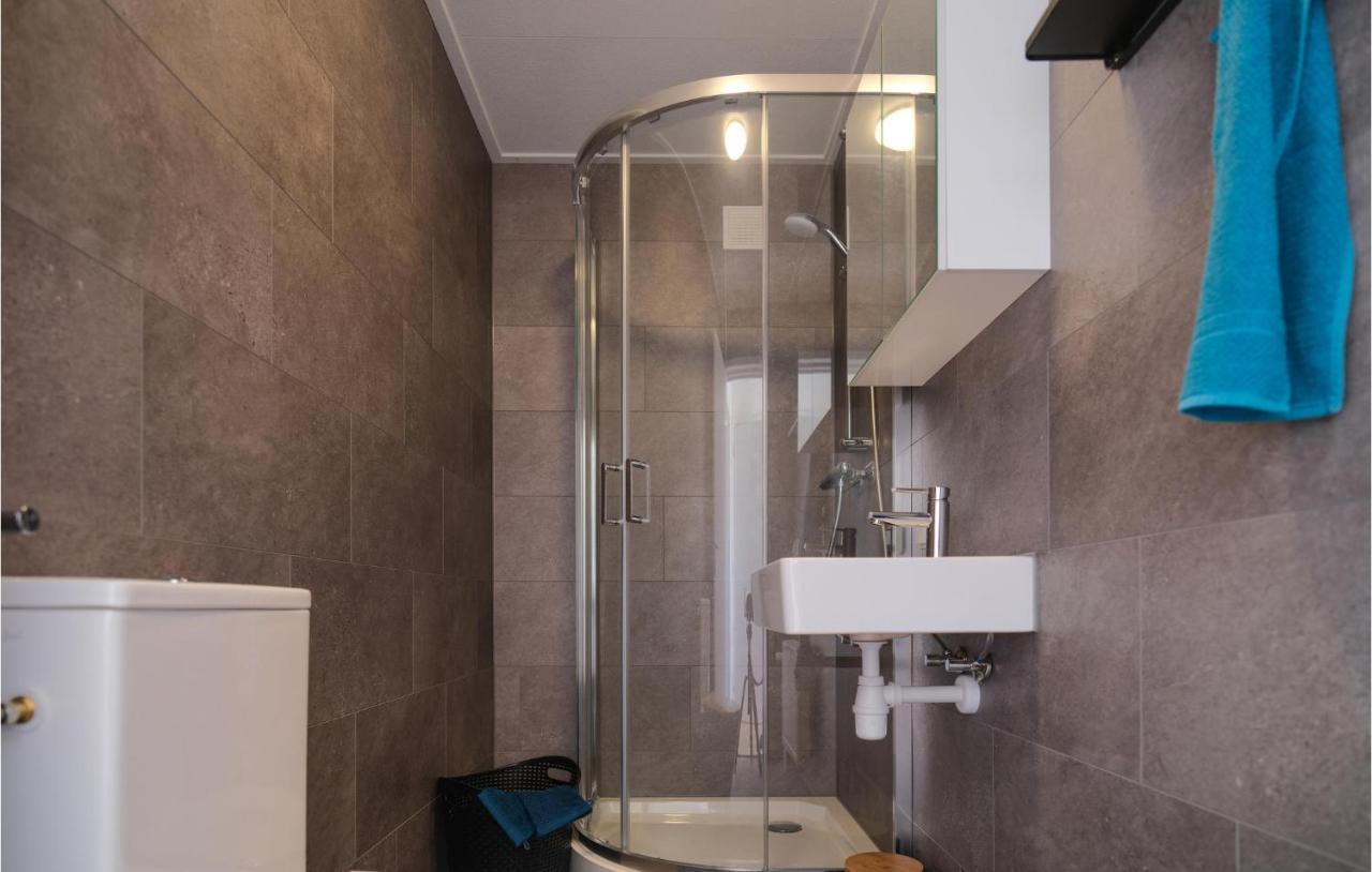 Nice Home In Heinkenszand With Sauna Екстериор снимка