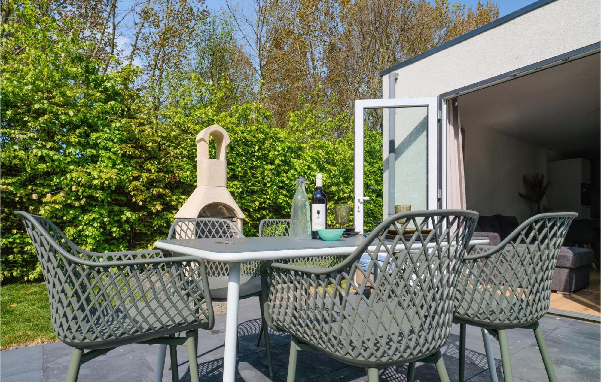 Nice Home In Heinkenszand With Sauna Екстериор снимка